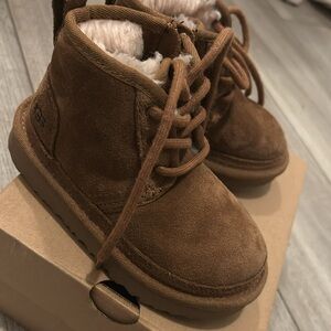 Size 9 chestnut Neumel ll uggs .